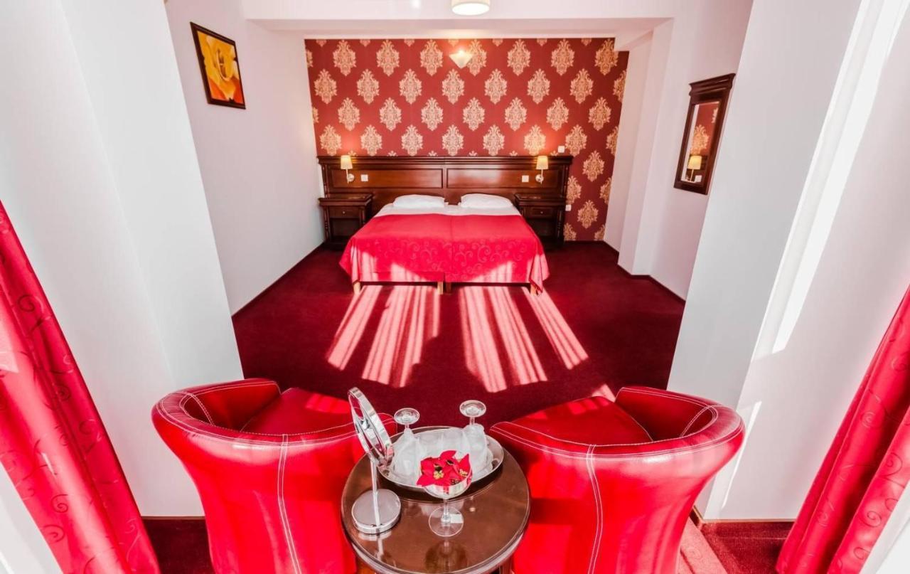 Hotel Bulevard Фэгэраш Экстерьер фото