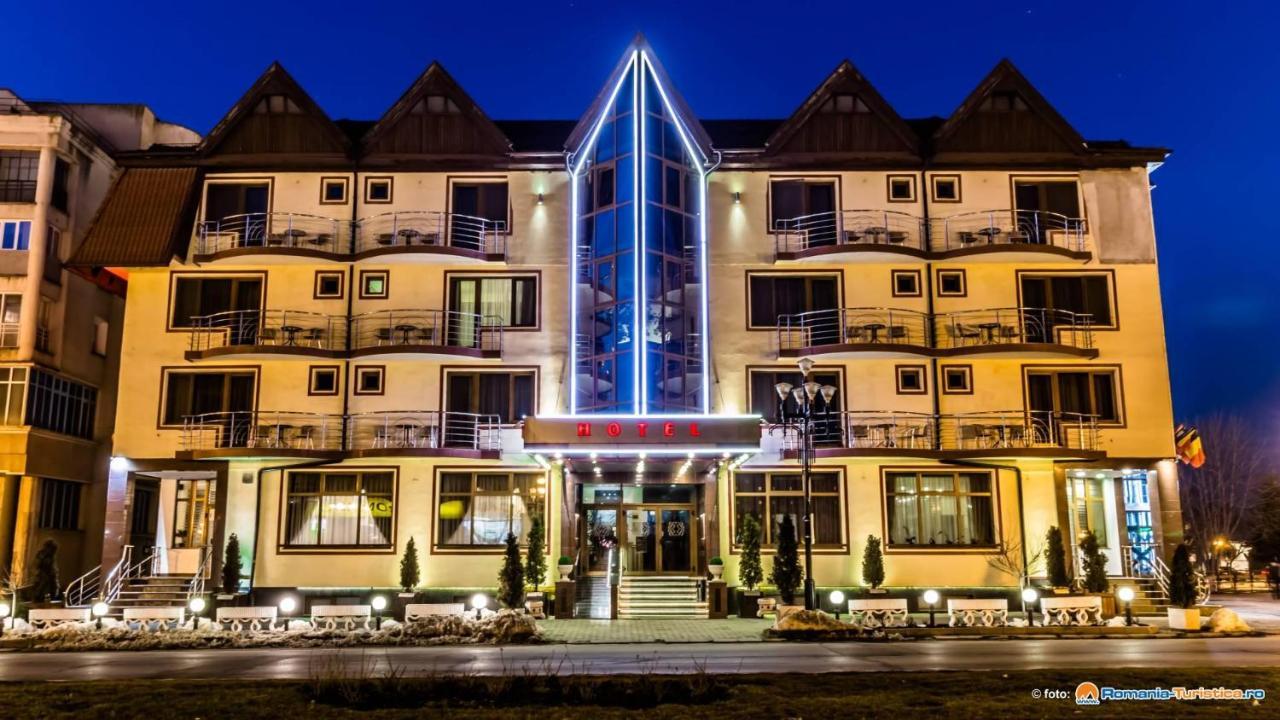 Hotel Bulevard Фэгэраш Экстерьер фото