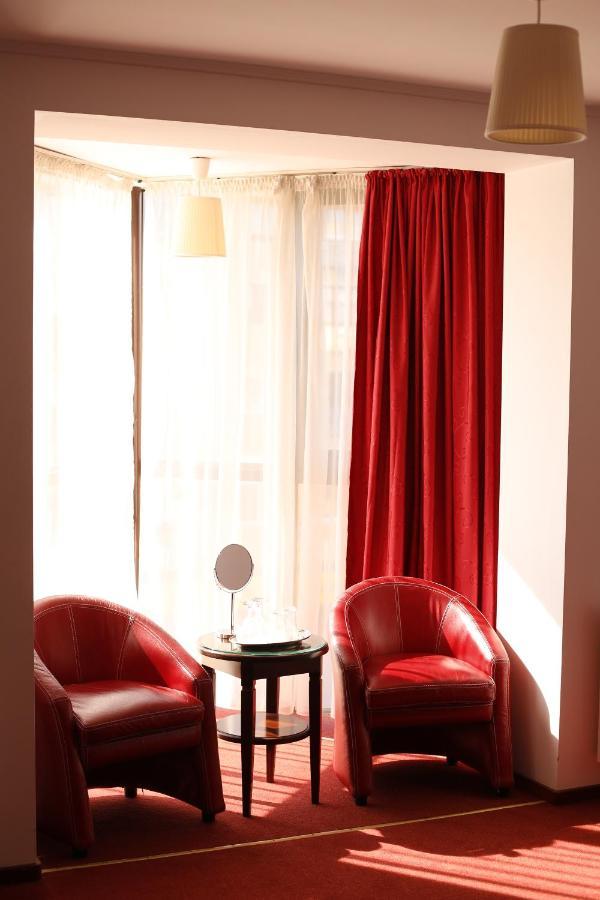 Hotel Bulevard Фэгэраш Экстерьер фото