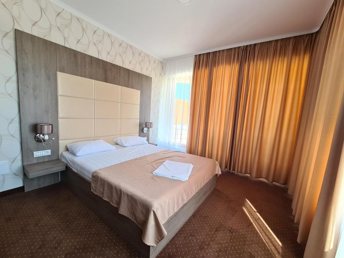 Hotel Bulevard Фэгэраш Экстерьер фото