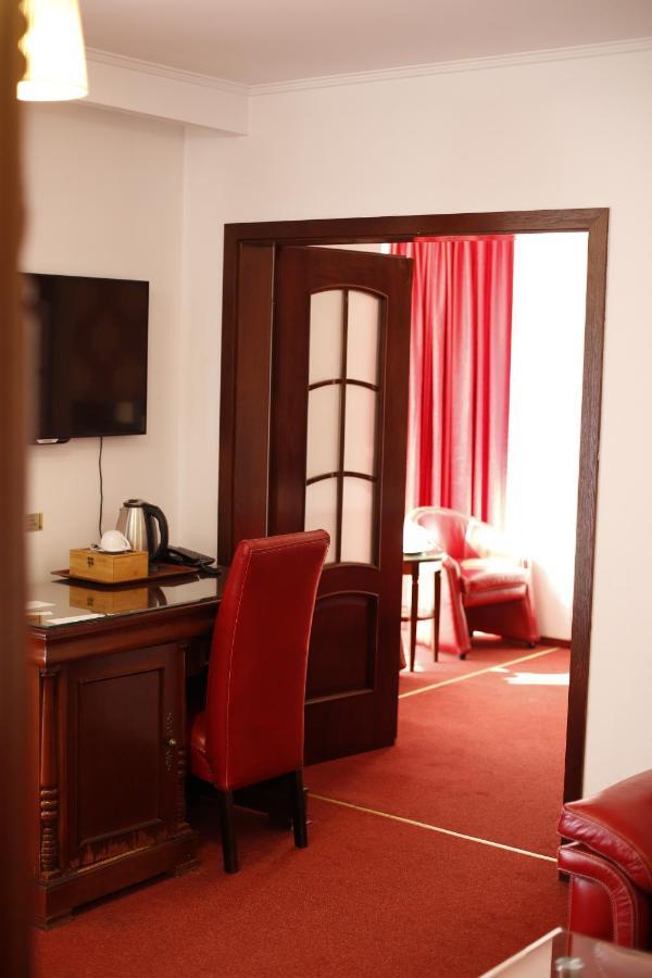 Hotel Bulevard Фэгэраш Экстерьер фото
