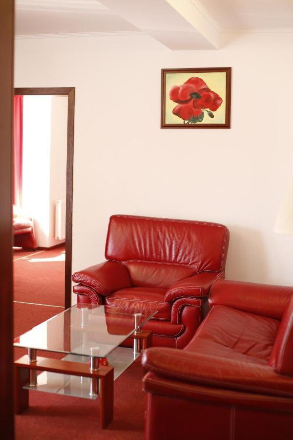 Hotel Bulevard Фэгэраш Экстерьер фото