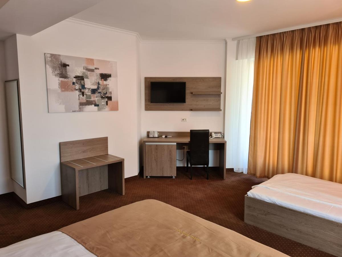 Hotel Bulevard Фэгэраш Экстерьер фото