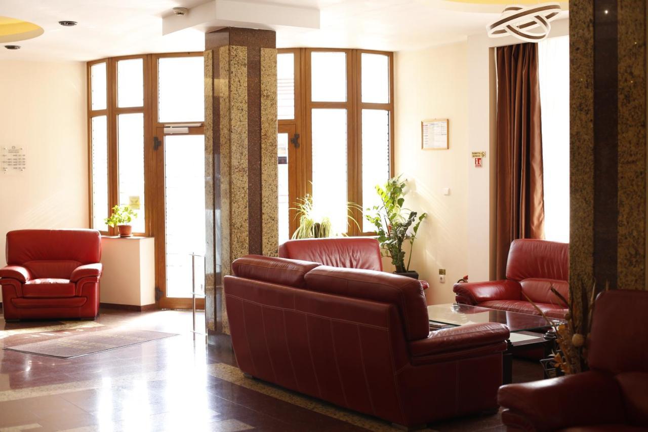 Hotel Bulevard Фэгэраш Экстерьер фото