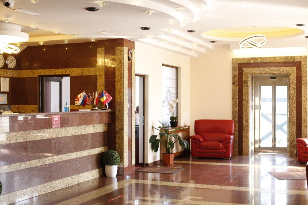 Hotel Bulevard Фэгэраш Экстерьер фото