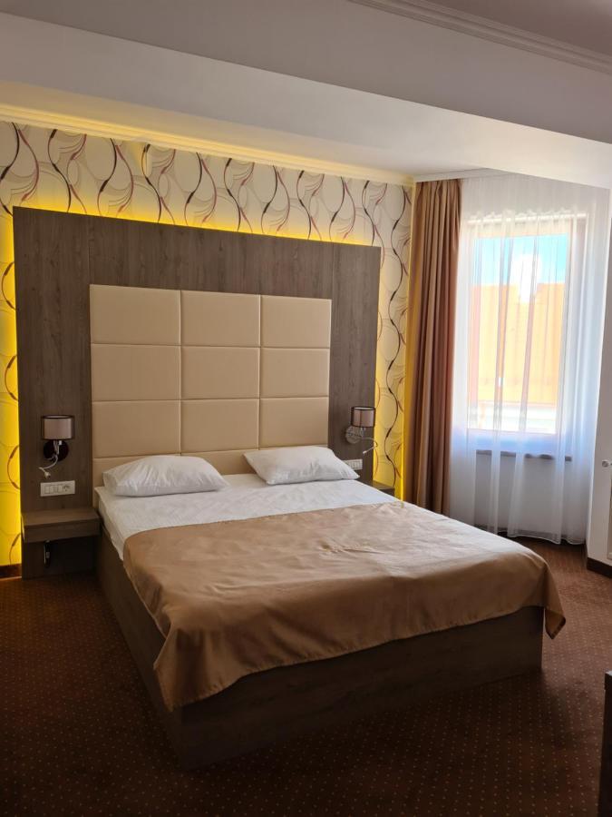 Hotel Bulevard Фэгэраш Экстерьер фото