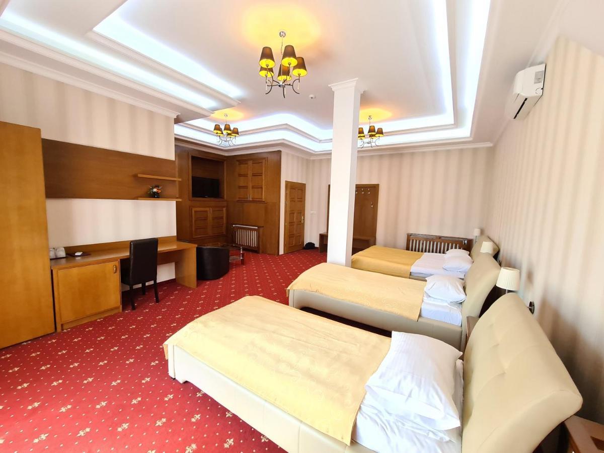 Hotel Bulevard Фэгэраш Экстерьер фото
