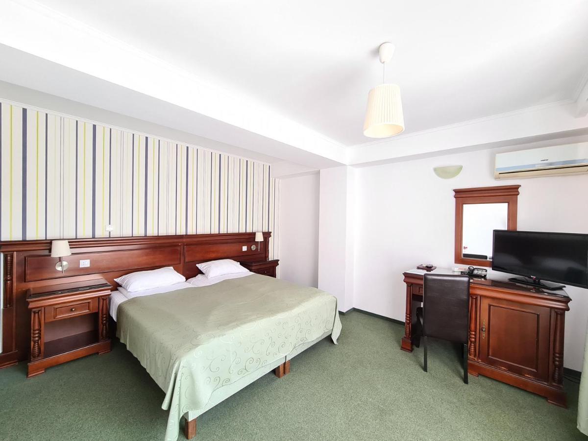 Hotel Bulevard Фэгэраш Экстерьер фото