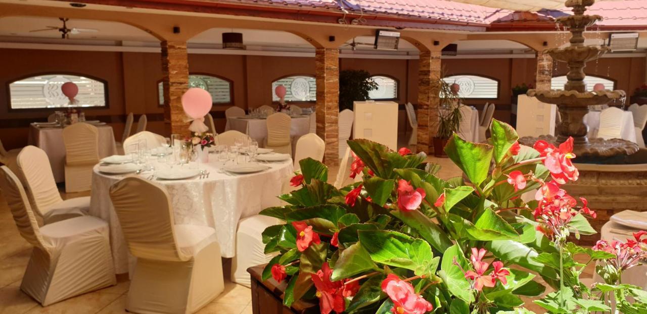 Hotel Bulevard Фэгэраш Экстерьер фото
