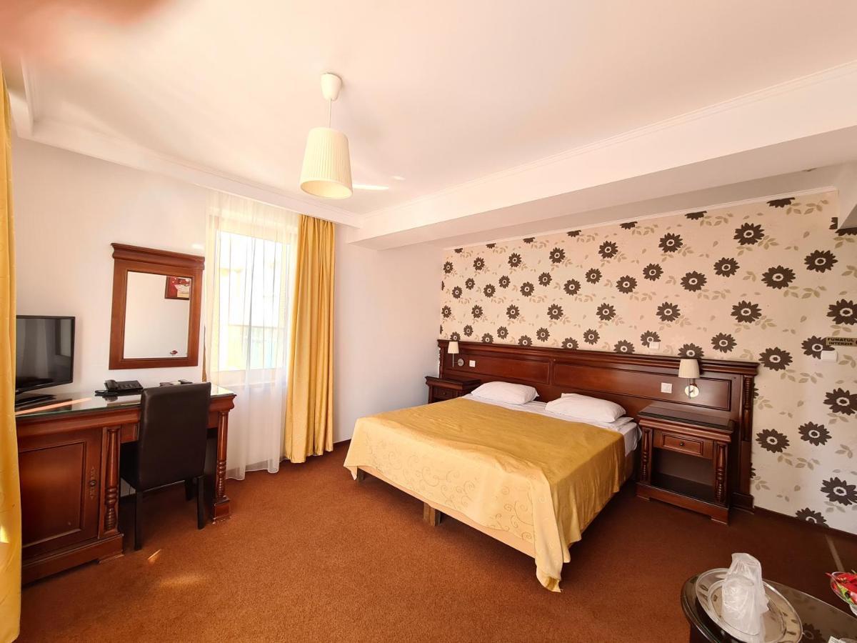 Hotel Bulevard Фэгэраш Экстерьер фото