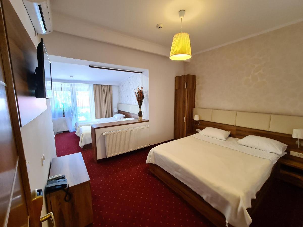 Hotel Bulevard Фэгэраш Экстерьер фото