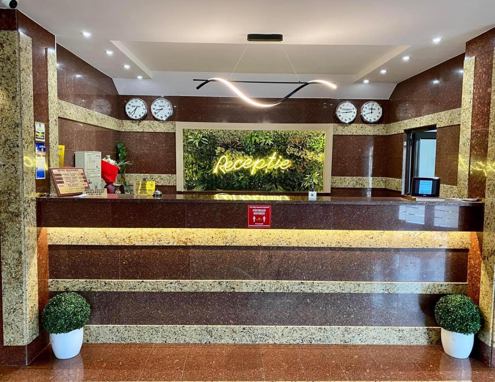 Hotel Bulevard Фэгэраш Экстерьер фото
