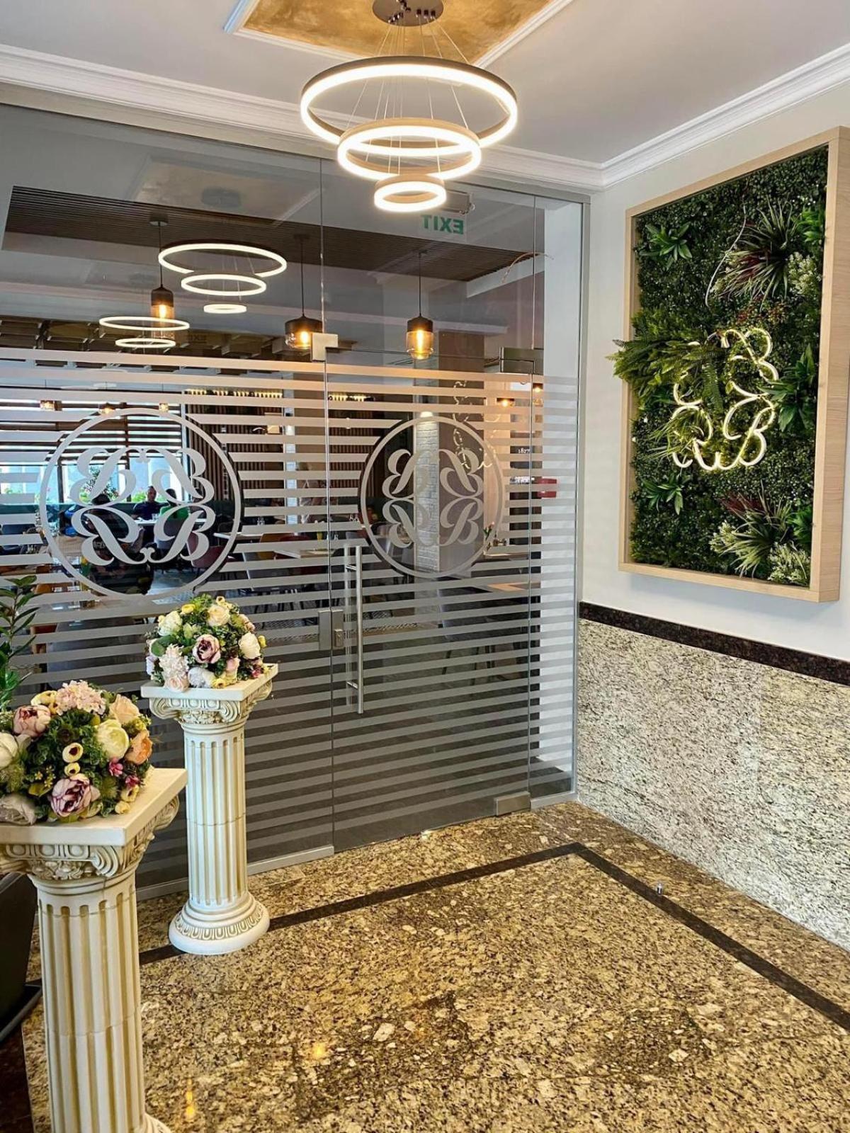 Hotel Bulevard Фэгэраш Экстерьер фото