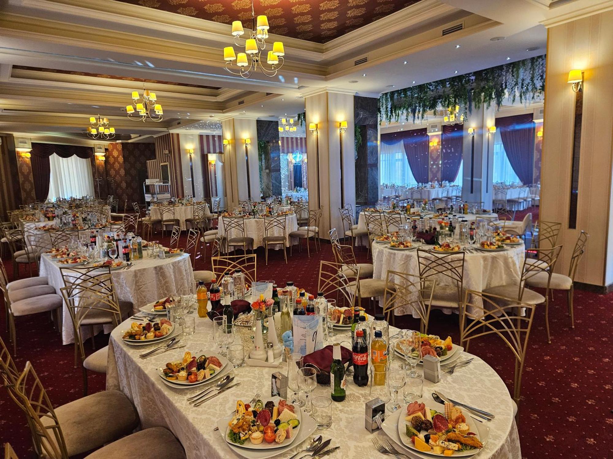 Hotel Bulevard Фэгэраш Экстерьер фото